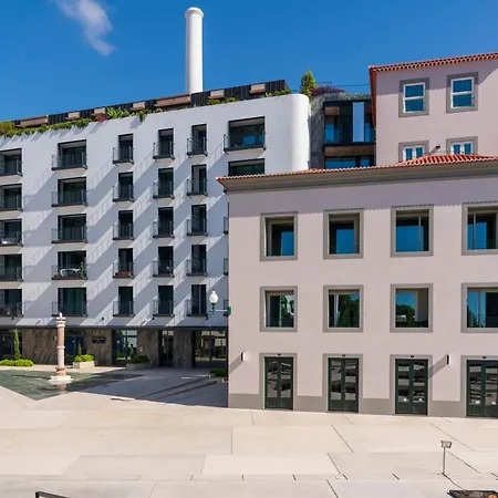 Savoy Insular Ii By An Island *