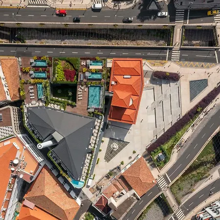 Savoy Insular Ii By An Island *