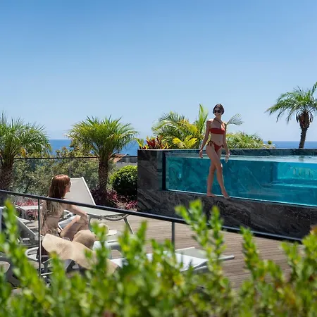 Savoy Insular Ii By An Island