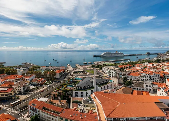 Savoy Insular Ii By An Island