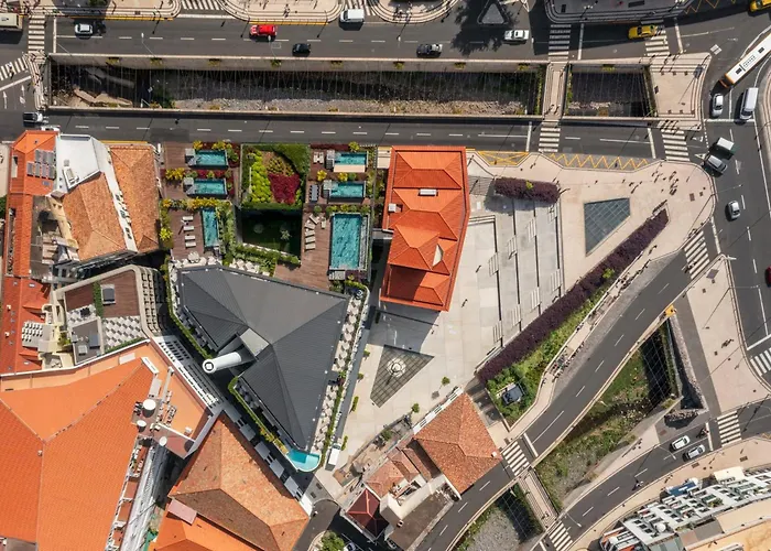 Savoy Insular Ii By An Island *