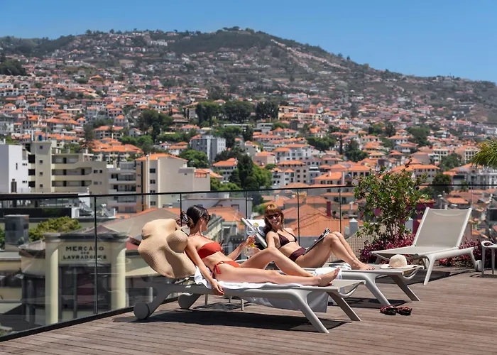 Savoy Insular Ii By An Island *