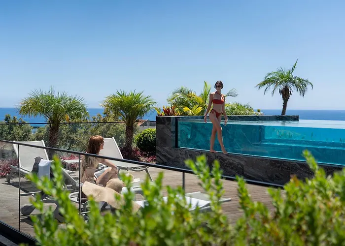 Savoy Insular Ii By An Island